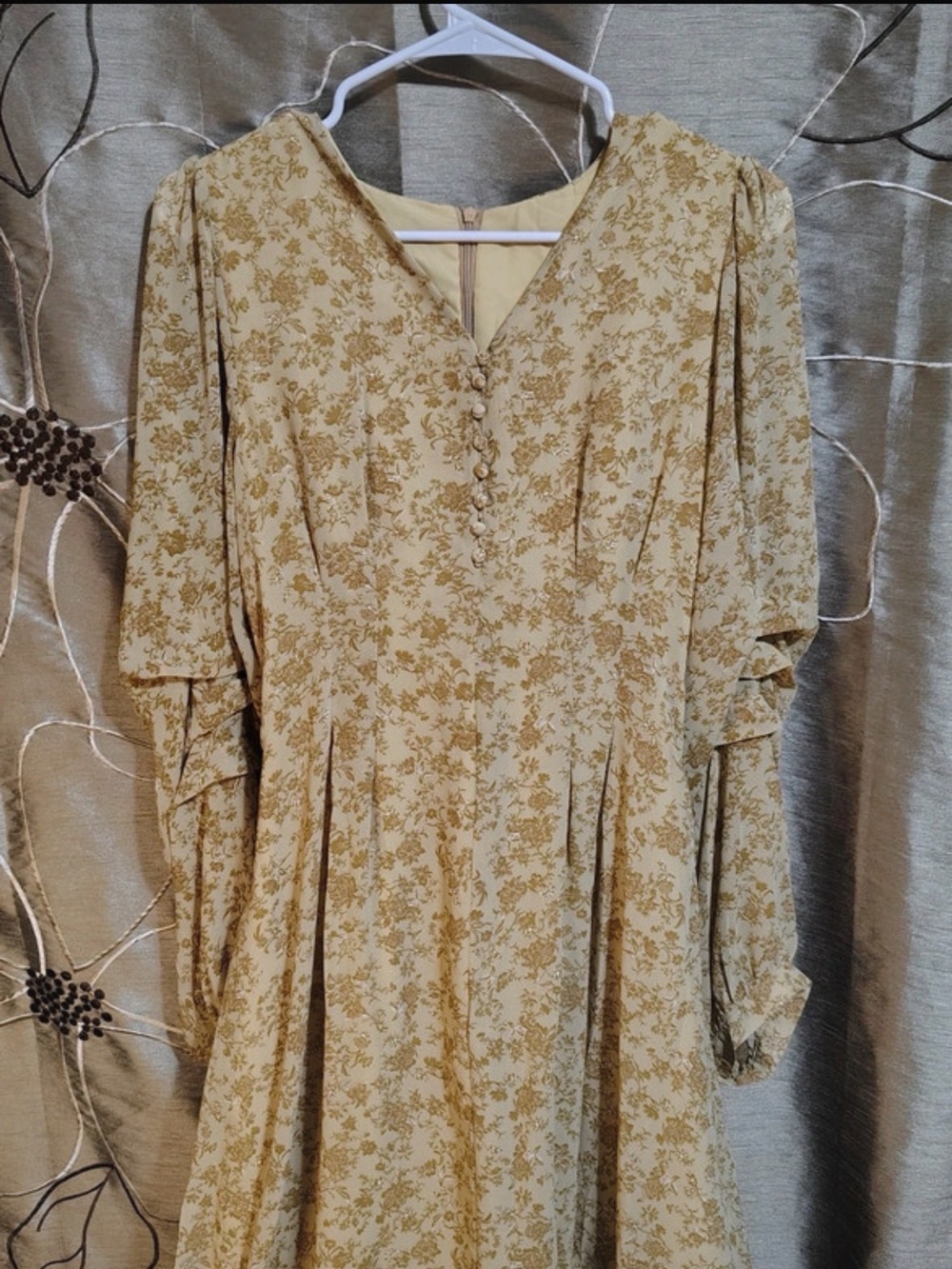 Floral V-Neck Long Sleeve Cream Dress size large